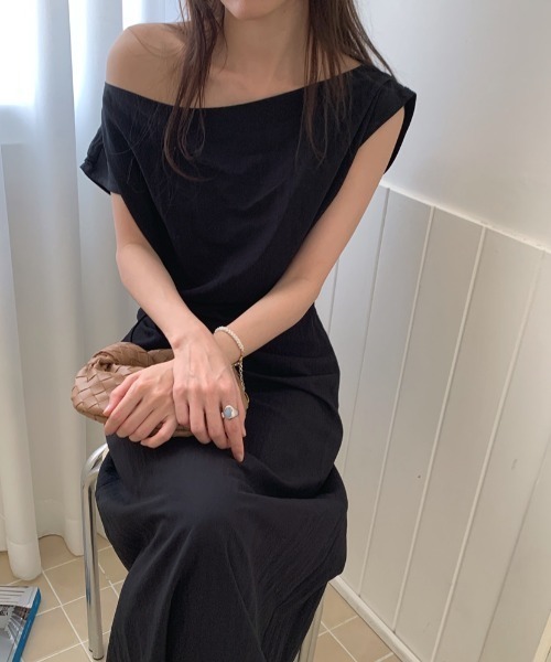 AMAJI（アマジ）の「アシンメトリーショルダー ノースリーブ リボン付き ワンピース（ワンピース・レディース・ホワイト/ブラック/レッド・FREE）」の5枚目の写真