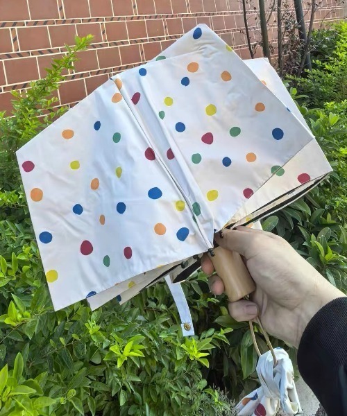 Made in I（メイドインアイ）の「Retro colorful dot folding umbrella（折りたたみ傘・レディース・レインボー・FREE）」の4枚目の写真