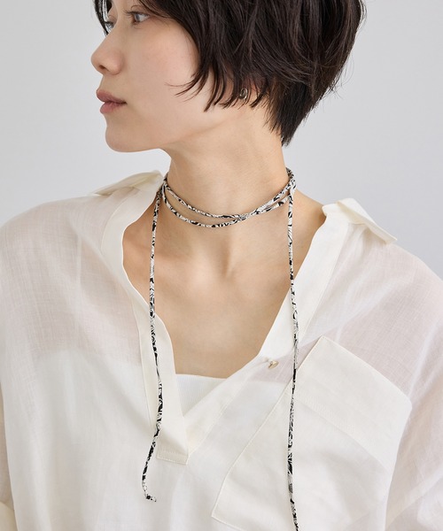 SALON adam et rope'（サロン アダム エ ロペ）の「リバティマルチコードネックレス / コードベルト（ネックレス・レディース・グリーン系その他/ブラック系その他/ブルー系その他4・FREE）」の12枚目の写真