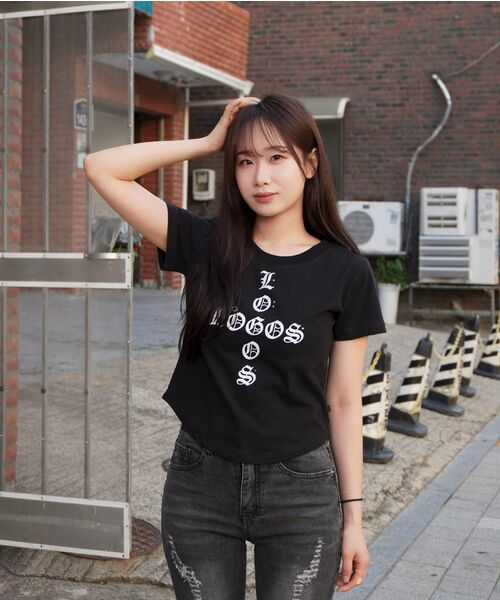 PLASMASPHERE(プラズマスフィア)の「ロジックゴシックレタリングスタッズセミクロップ半袖Tシャツ_2COLOR(Tシャツ/カットソー・レディース・ダークグレー/ブラック・FREE)」の7枚目の写真