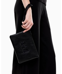 EMPORIO ARMANI エンボス加工 ショルダーバッグ ブラック EMPORIO ARMANI ショルダーバッグ 「エンポリオ アルマーニ」フラット