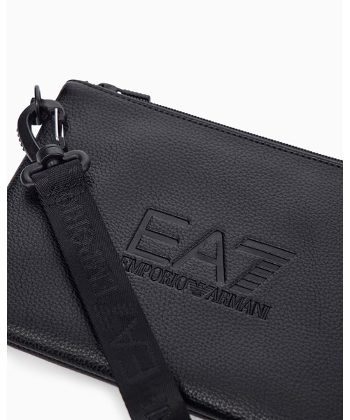 EMPORIO ARMANI EA7(エンポリオアルマーニイーエーセブン)の「<オンライン限定>【エンポリオ アルマーニ EA7】シボ加工 ロゴエンボス リストストラップ付き クラッチバック ポーチ(クラッチバッグ・レディース・ブラック・FREE)」の5枚目の写真