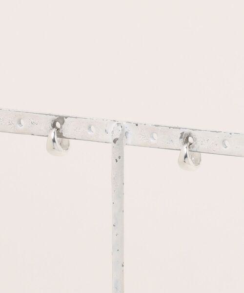 TODAYFUL(トゥデイフル)の「TODAYFUL Petit Curvy Pierce(Silver925)(ピアス(両耳用)・レディース・シルバー/ゴールド・FREE)」の8枚目の写真
