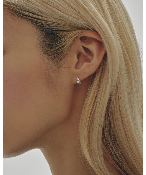 TODAYFUL(トゥデイフル)の「TODAYFUL Petit Curvy Pierce(Silver925)(ピアス(両耳用)・レディース・シルバー/ゴールド・FREE)」の5枚目の写真