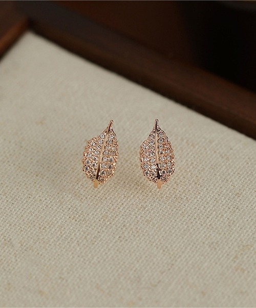 LA VORAGINE（ラ ヴォラジネ）の「キュービックジルコニア 葉っぱモチーフピアス 3 カラー（ピアス（両耳用）・レディース・D/GOLD/Silver・FREE）」の13枚目の写真