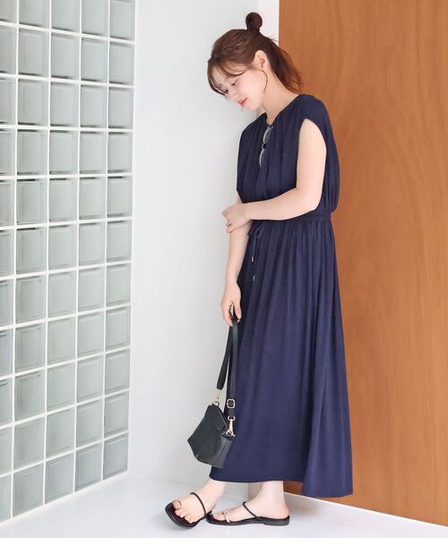 le.coeur blanc(ルクールブラン)の「ソフト天竺ウエストドロストワンピース(ワンピース・レディース・ネイビー/ブラウン・38)」の1枚目の写真
