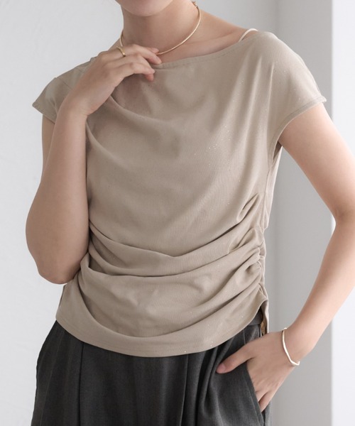 raffime(ラフィミー)の「【Raffime】ラメドレープトップス/Tシャツ(Tシャツ/カットソー・レディース・ベージュ/ブラック/クリーム・フリー)」の4枚目の写真