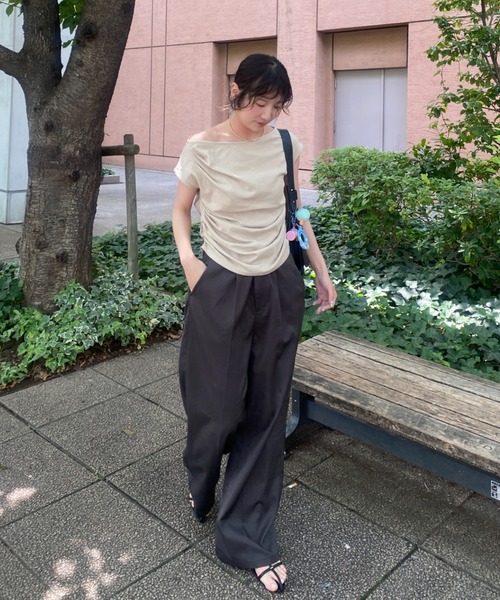 raffime(ラフィミー)の「【Raffime】ラメドレープトップス/Tシャツ(Tシャツ/カットソー・レディース・ベージュ/ブラック/クリーム・フリー)」の5枚目の写真
