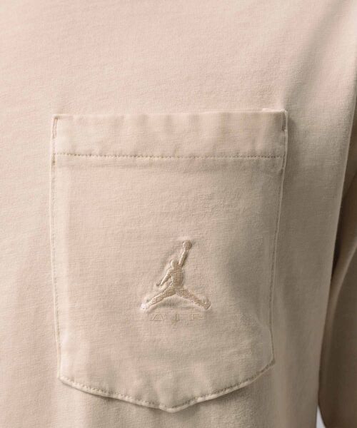 JORDAN BRAND(ジョーダンブランド)の「ジョーダン ブルックリン メンズ ポケット Tシャツ / Jordan Brooklyn Men's Pocket T-Shirt IM9980-203 Legend Light Brown(Tシャツ/カットソー・メンズ・ブラウン系その他2・L/XL/S/M)」の4枚目の写真