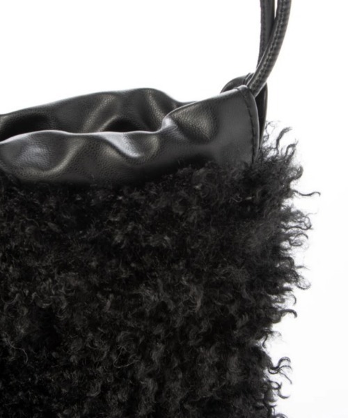CACHELLIE（カシェリエ）の「F/FUR RE:巾着 SHOULDER（ショルダーバッグ・レディース・ブラック/ベージュ/グレイッシュベージュ・FREE）」の10枚目の写真