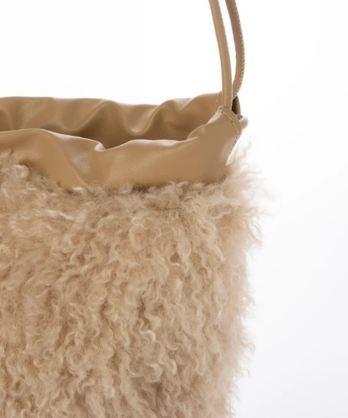 CACHELLIE（カシェリエ）の「F/FUR RE:巾着 SHOULDER（ショルダーバッグ・レディース・ブラック/ベージュ/グレイッシュベージュ・FREE）」の6枚目の写真
