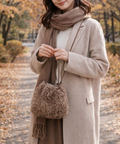 CACHELLIE（カシェリエ）の「F/FUR RE:巾着 SHOULDER（ショルダーバッグ・レディース・ブラック/ベージュ/グレイッシュベージュ・FREE）」の4枚目の写真