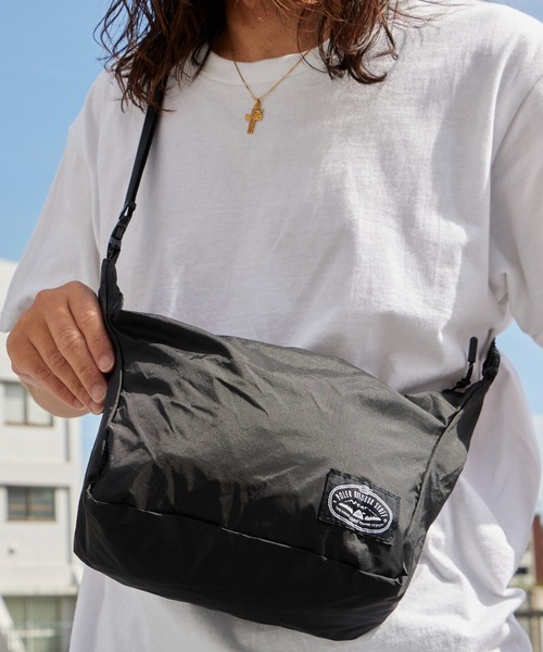 POLeR（ポーラー）の「POLeR/ポーラー LIGHT STUFF STROLL SHOULDER ライトスタッフストロールショルダー ショルダーバッグ サコッシュ 撥水 パッカブル ポケッタブル 折り畳み収納可能 コンパクト メンズ レディース 秋 秋服 2026年秋冬（ショルダーバッグ・メンズ・ブラック/イエロー/マルチ・FREE）」の17枚目の写真