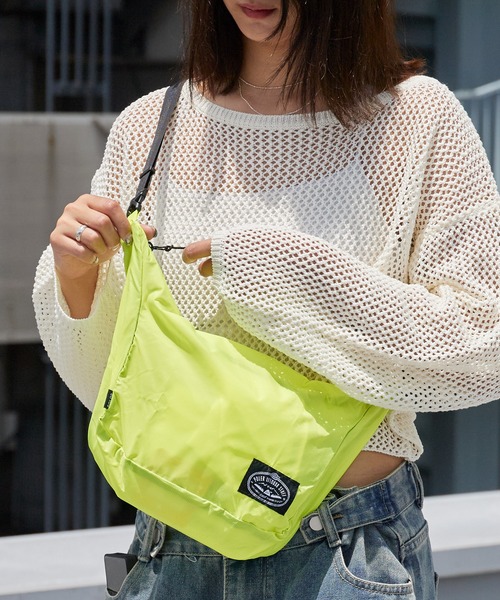POLeR（ポーラー）の「POLeR/ポーラー LIGHT STUFF STROLL SHOULDER ライトスタッフストロールショルダー ショルダーバッグ サコッシュ 撥水 パッカブル ポケッタブル 折り畳み収納可能 コンパクト メンズ レディース 秋 秋服 2026年秋冬（ショルダーバッグ・メンズ・ブラック/イエロー/マルチ・FREE）」の20枚目の写真