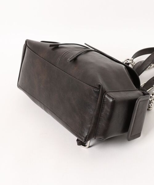 CHARLES & KEITH（チャールズ & キース）の「Noane ノアン サイドポケット バケットバッグ（ショルダーバッグ・レディース・ダークブラウン・M）」の7枚目の写真