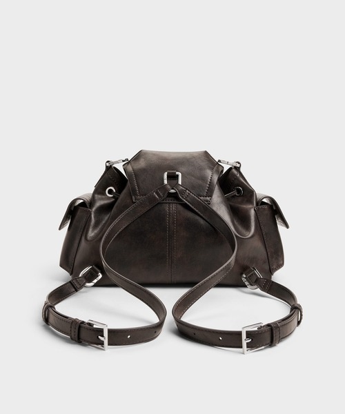 CHARLES & KEITH（チャールズ & キース）の「Noane ノアン サイドポケット バケットバッグ（ショルダーバッグ・レディース・ダークブラウン・M）」の3枚目の写真