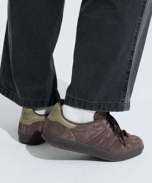 adidas(アディダス)の「ADIDAS ガゼル インドア / ADIDAS GAZELLE INDOOR SHOES / アディダスオリジナルス adidas Originals(スニーカー・メンズ・ブラウン系その他・22.0cm/22.5cm/23.0cm/23.5cm/24.0cm/24.5cm/25.0cm/25.5cm/26.0cm/26.5cm/27.0cm/27.5cm/28.0cm/28.5cm/29.0cm)」の2枚目の写真