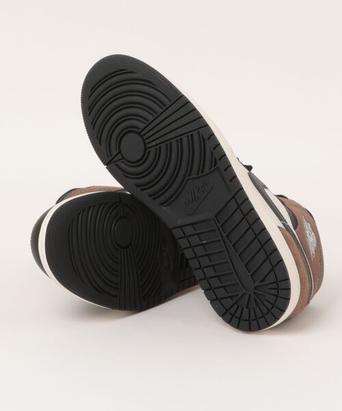 NIKE（ナイキ）の「【NIKE】DQ8426-007 ナイキ エア ジョーダン 1 MID Air Jordan 1（スニーカー・メンズ・ブラウン・27/26.5/28.5/28/27.5）」の2枚目の写真