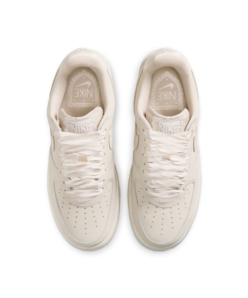 NIKE（ナイキ）の「NIKE/ナイキ WS ｴｱ ﾌｫｰｽ 1 ﾚﾄﾛ PRM（スニーカー・レディース・ベージュ・24cm/23.5cm/23cm/22.5cm/25cm/24.5cm/22cm）」の11枚目の写真