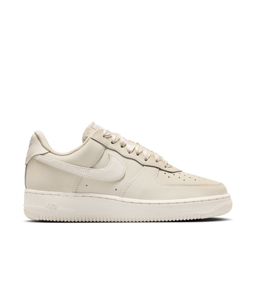 NIKE（ナイキ）の「NIKE/ナイキ WS ｴｱ ﾌｫｰｽ 1 ﾚﾄﾛ PRM（スニーカー・レディース・ベージュ・24cm/23.5cm/23cm/22.5cm/25cm/24.5cm/22cm）」の4枚目の写真