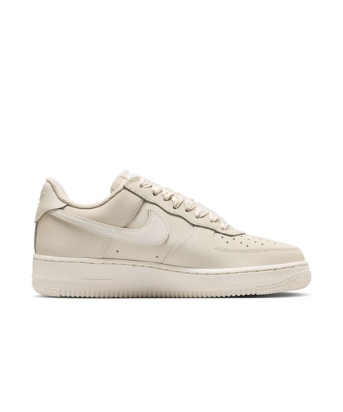 NIKE（ナイキ）の「NIKE/ナイキ WS ｴｱ ﾌｫｰｽ 1 ﾚﾄﾛ PRM（スニーカー・レディース・ベージュ・24cm/23.5cm/23cm/22.5cm/25cm/24.5cm/22cm）」の5枚目の写真