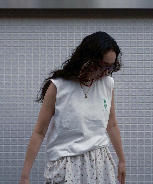 BLOOMING CHARM(ブルーミングチャーム)の「Lovely Tulip Sleeveless(Tシャツ/カットソー・レディース・ホワイト・ONE SIZE)」の3枚目の写真