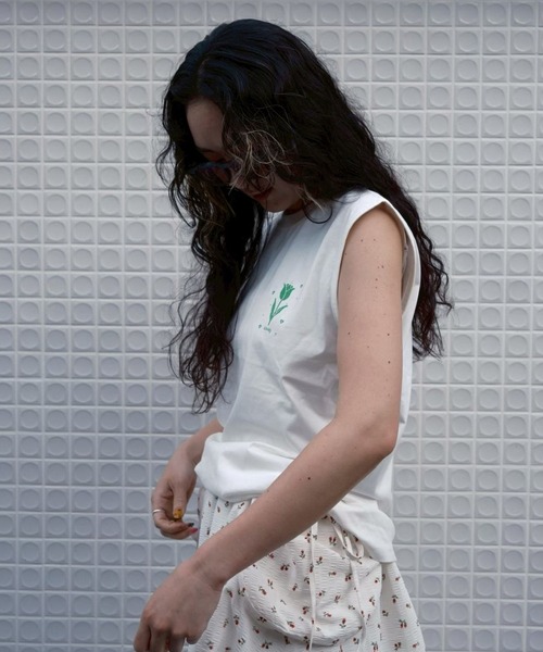 BLOOMING CHARM(ブルーミングチャーム)の「Lovely Tulip Sleeveless(Tシャツ/カットソー・レディース・ホワイト・ONE SIZE)」の4枚目の写真