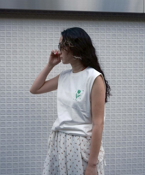 BLOOMING CHARM(ブルーミングチャーム)の「Lovely Tulip Sleeveless(Tシャツ/カットソー・レディース・ホワイト・ONE SIZE)」の5枚目の写真