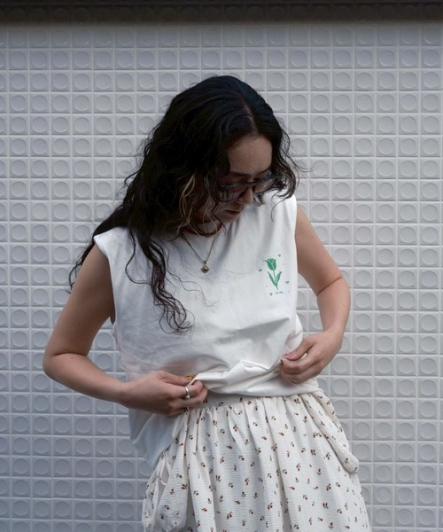 BLOOMING CHARM(ブルーミングチャーム)の「Lovely Tulip Sleeveless(Tシャツ/カットソー・レディース・ホワイト・ONE SIZE)」の6枚目の写真