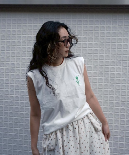 BLOOMING CHARM(ブルーミングチャーム)の「Lovely Tulip Sleeveless(Tシャツ/カットソー・レディース・ホワイト・ONE SIZE)」の9枚目の写真