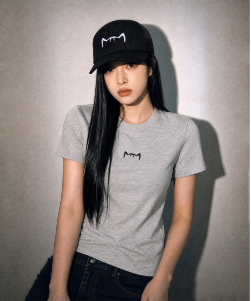 KIKIMIMI(キキミミ)の「クロップキティセンターロゴTシャツ(メランジ)(Tシャツ/カットソー・レディース・グレー・FREE)」の1枚目の写真