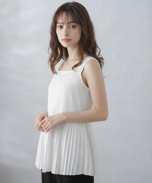Cinderella(シンデレラ)の「タンクトップ ロング キャミソール レディース インナー トップス ロング丈 チュニック レイヤード 重ね着 プリーツ 切替 体型カバー ロングタンクトップ 裾プリーツ スクエアネック キャミ(タンクトップ・レディース・グレー/ホワイト/ブラック・MEDIUM/LARGE/X-LARGE)」の2枚目の写真