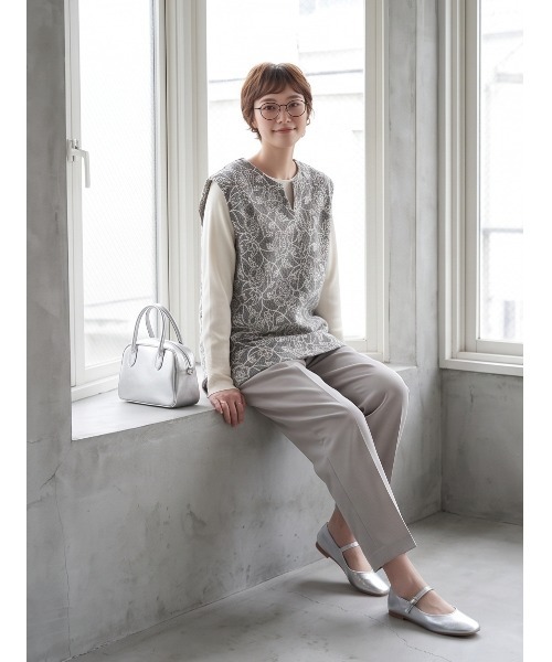 Sew loop(ソーループ)の「バラ柄チェーンステッチ総刺繍ニットソーキーネックチュニックベスト(ベスト・レディース・グレー・M)」の7枚目の写真