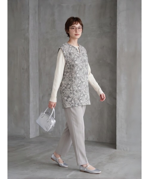 Sew loop(ソーループ)の「バラ柄チェーンステッチ総刺繍ニットソーキーネックチュニックベスト(ベスト・レディース・グレー・M)」の9枚目の写真
