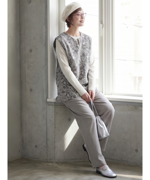 Sew loop(ソーループ)の「バラ柄チェーンステッチ総刺繍ニットソーキーネックチュニックベスト(ベスト・レディース・グレー・M)」の6枚目の写真