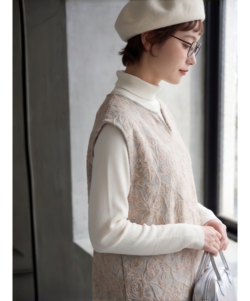 Sew loop(ソーループ)の「バラ柄チェーンステッチ総刺繍ニットソーキーネックチュニックベスト(ベスト・レディース・グレー・M)」の14枚目の写真