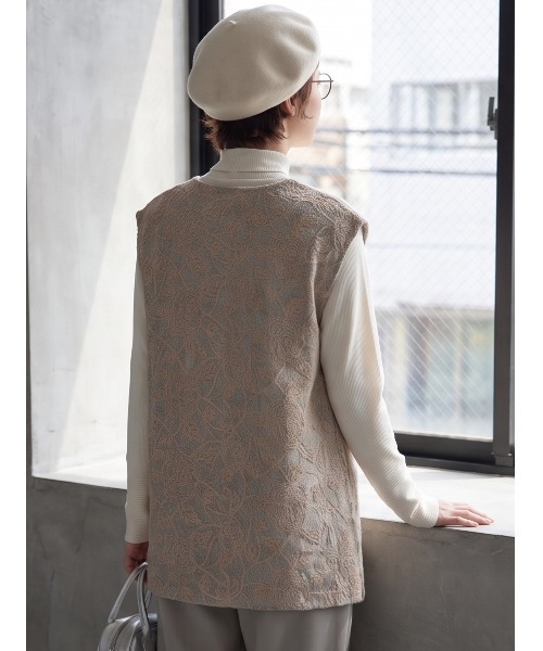 Sew loop(ソーループ)の「バラ柄チェーンステッチ総刺繍ニットソーキーネックチュニックベスト(ベスト・レディース・グレー・M)」の15枚目の写真