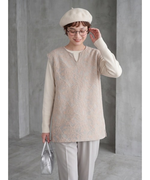 Sew loop(ソーループ)の「バラ柄チェーンステッチ総刺繍ニットソーキーネックチュニックベスト(ベスト・レディース・グレー・M)」の18枚目の写真