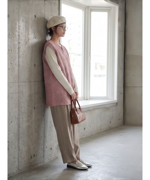 Sew loop(ソーループ)の「バラ柄チェーンステッチ総刺繍ニットソーキーネックチュニックベスト(ベスト・レディース・グレー・M)」の21枚目の写真