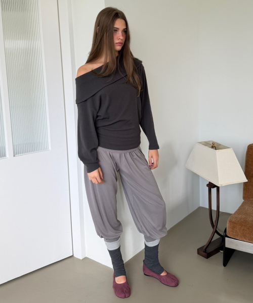 ASURA(アスラ)の「MULTI FOLD NECK T (CHARCOAL)(Tシャツ/カットソー・レディース・その他・OS)」の5枚目の写真
