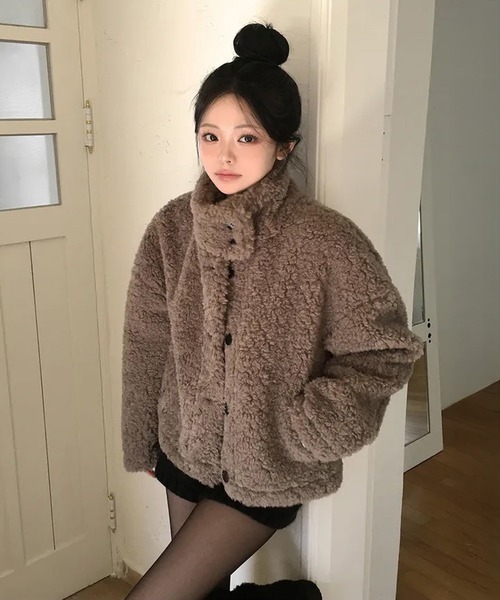 HALEY PESCA(ヘーリーペスカ)の「HALEY PESCA/ボア スタンドカラー ショートジャケット(ブルゾン・レディース・ブラウン/アイボリー/ホワイト・FREE)」の3枚目の写真