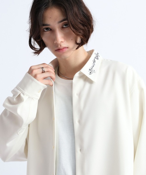 RAGEBLUE（レイジブルー）の「FLOWER EMBROIDERED COLLAR SHIRTS/襟フラワー刺繍シャツ（シャツ/ブラウス・メンズ・ホワイト/ブラック/グレー・MEDIUM/LARGE）」の2枚目の写真