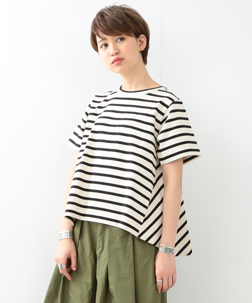 Ray BEAMS（レイビームス）の「▼【Ray BEAMS / バックフレア クルーネック Tシャツ】（Tシャツ/カットソー・レディース・オフホワイト/ブラック/その他1・ONE SIZE）」の3枚目の写真