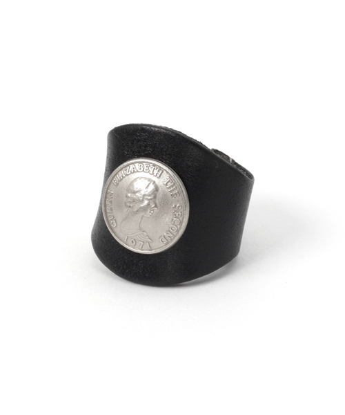 RODEO CROWNS WIDE BOWL（ロデオクラウンズワイドボウル）の「コインモチーフ レザー リング（リング・レディース・ブラック/ブラウン・FREE）」の2枚目の写真