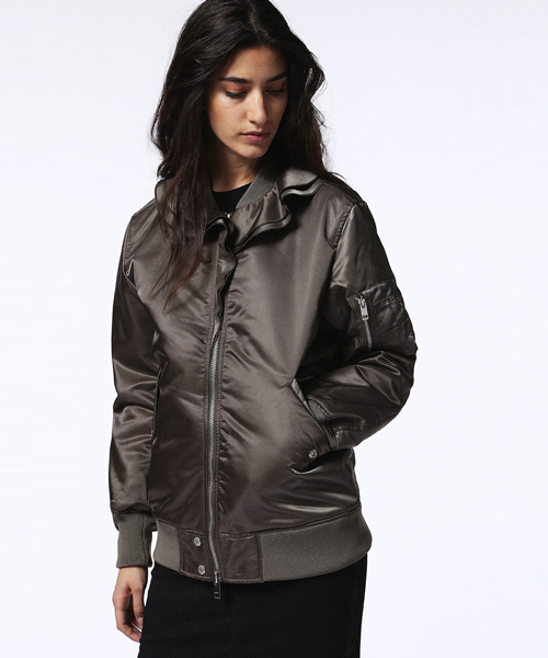 DIESEL(ディーゼル)の「00SVJE0TANV(ブルゾン・レディース・カーキオリーブ/ブラック/バーガンディー・SMALL/XX-SMALL/X-SMALL/MEDIUM/LARGE)」の2枚目の写真