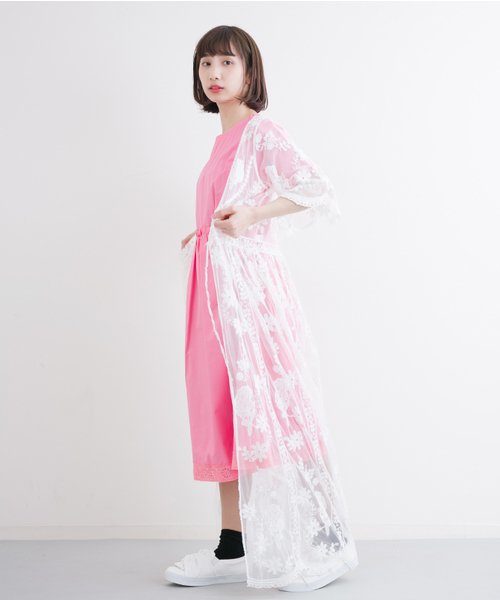 MERLOT(メルロー)の「花柄総レースマキシガウン4989(カーディガン/ボレロ・レディース・ホワイト/ベージュ/ブラック・FREE)」の2枚目の写真