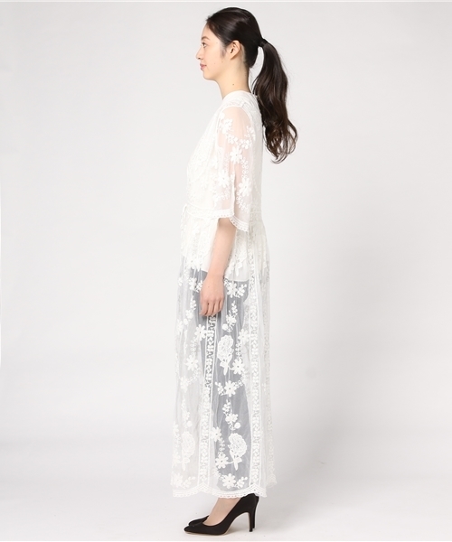MERLOT(メルロー)の「花柄総レースマキシガウン4989(カーディガン/ボレロ・レディース・ホワイト/ベージュ/ブラック・FREE)」の5枚目の写真