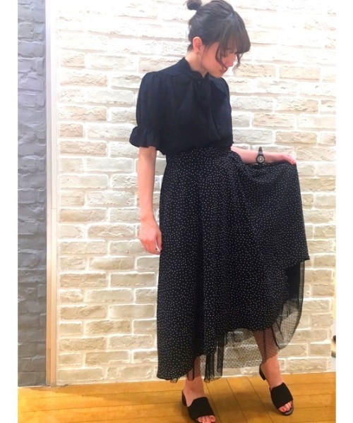 earth music&ecology（アースミュージックアンドエコロジー）の「・ボウタイブラウス（シャツ/ブラウス・レディース・ブラック/ネイビー/アイボリー/イエロー・FREE）」の2枚目の写真