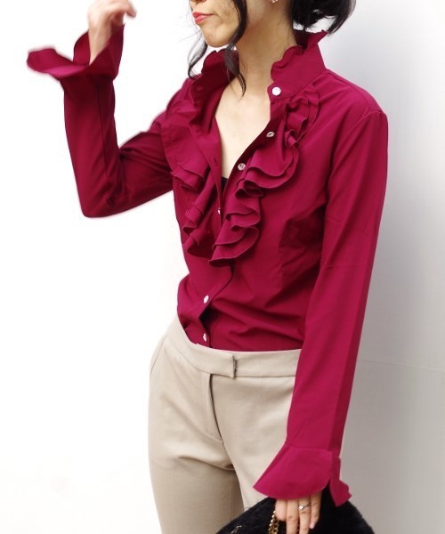 NARACAMICIE（ナラカミーチェ）の「ポリエステルストレッチスタンドフリルブラウス（シャツ/ブラウス・レディース・ブラック/ブラウン/ボルドー・SMALL/MEDIUM/LARGE）」の18枚目の写真