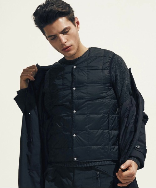 TAION（タイオン）の「TAION V NECK BUTTON DOWN VEST (TAION-001)（ダウンベスト・メンズ・ブラック/ネイビー/グレー・SMALL/MEDIUM/LARGE/X-LARGE/XX-LARGE）」の21枚目の写真
